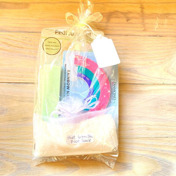 Pedicure Gift Set Rainbow Colorful Hand Fingernail and Foot File and Foot Soak - Picture 5 of 15